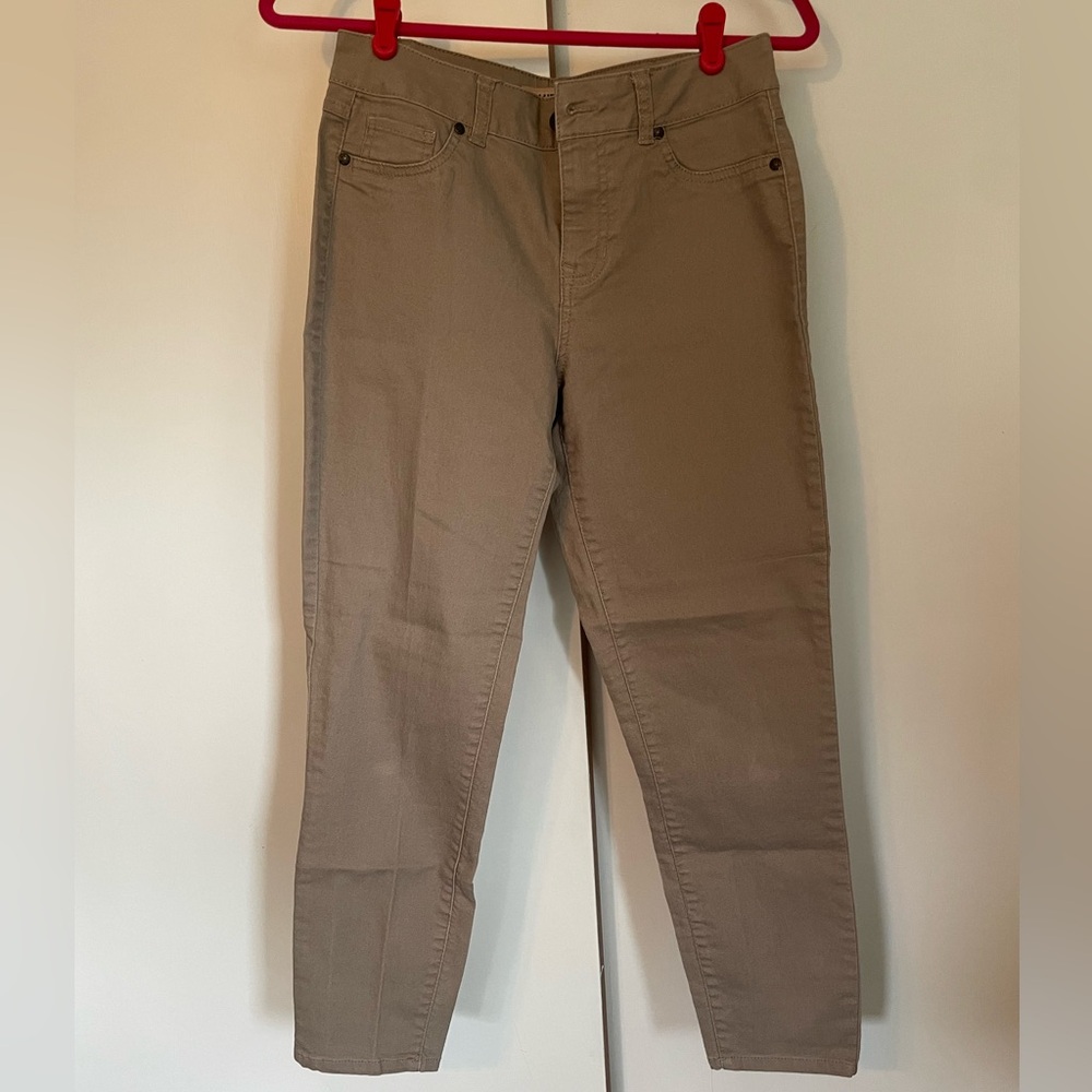 Khakis Skinny Leg denim. Juniors size 11. Very stretchy.